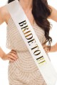 Beyaz Üzeri Altın Büyük Bride To Be Yazılı Simli Işıltılı Kuşak Kemer 10 cm Genişlik Beyaz Üzeri Altın Büyük Bride To Be Yazılı Simli Işıltılı Kuşak Kemer 10 cm Genişlik
