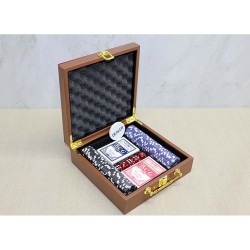 Deri Çantalı 100 Chip Ve 2 Adet İskambil Kağitına Sahip Poker Oyunu