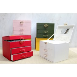 Deri Kaplamalı Makyaj Ve Takı Kutusu Deri Kaplamalı Makyaj Ve Takı Kutusu