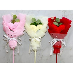 El Örgüsü Kalp Çiçeği Buketi El Örgüsü Kalp Çiçeği Buketi