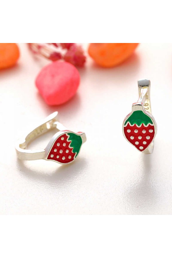 Gümüş Çilek Çocuk Küpesi Gümüş Çilek Çocuk Küpesi