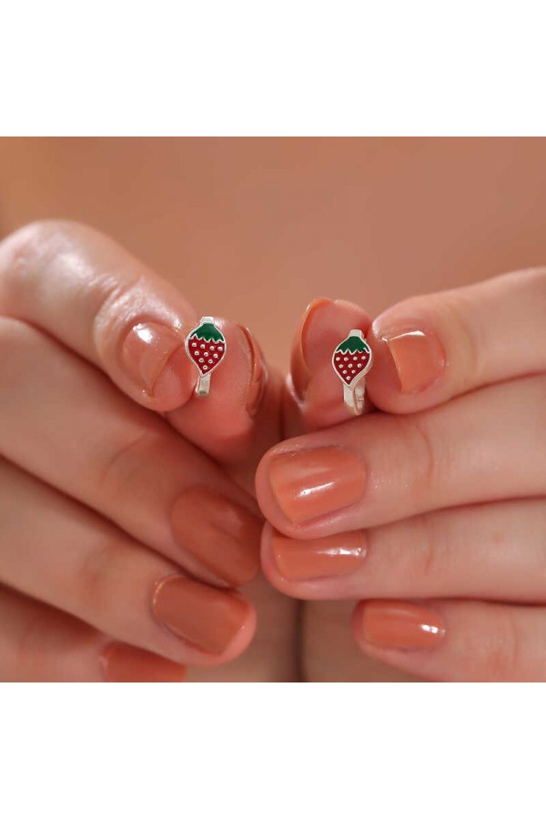 Gümüş Çilek Çocuk Küpesi Gümüş Çilek Çocuk Küpesi