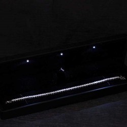 Gümüş Işıklı Kutulu 4 mm Beyaz Taşlı Su Yolu Kadın Bileklik