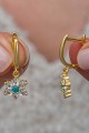 Gümüş Mavi Taşlı Gold Çiçek Kadın Küpe Gümüş Mavi Taşlı Gold Çiçek Kadın Küpe