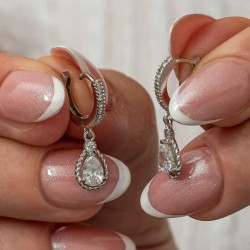 Gümüş Sallantılı Damla Kadın Küpe Gümüş Sallantılı Damla Kadın Küpe