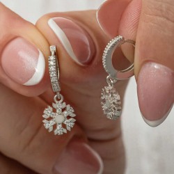 Gümüş Sallantılı Kar Tanesi Kadın Küpe Gümüş Sallantılı Kar Tanesi Kadın Küpe