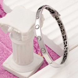 925 Ayar Gümüş Taşlı Vida Kadın Bilezik 925 Ayar Gümüş Taşlı Vida Kadın Bilezik