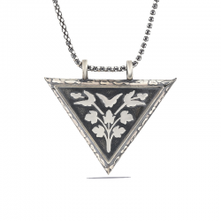 925 Ayar Gümüş Üçgen İçi Açılabilen Çiçek Muskalık Gümüş Kolye