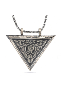 925 Ayar Gümüş Üçgen İçi Açılabilen Gül Muskalık Gümüş Kolye 925 Ayar Gümüş Üçgen İçi Açılabilen Gül Muskalık Gümüş Kolye