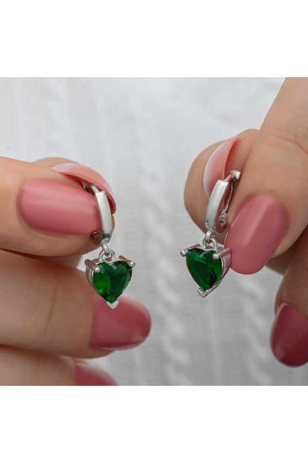 Gümüş Yeşil Taşlı Kalpli Kadın Küpe