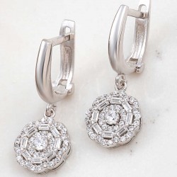 Gümüş Zirkon Taşlı Çiçek Kadın Küpe Gümüş Zirkon Taşlı Çiçek Kadın Küpe