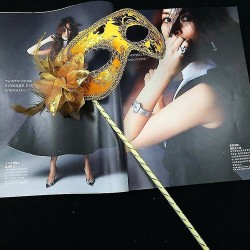 Lüks Taşlı Saplı Maskeli Balo Maskesi Altın Renk 35 cm Lüks Taşlı Saplı Maskeli Balo Maskesi Altın Renk 35 cm