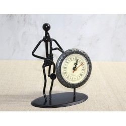 Metal Saatli Saksafon Çalan Müzisyen Metal Saatli Saksafon Çalan Müzisyen