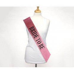 Pembe Üzeri Siyah Büyük Bride To Be Yazılı Simli Işıltılı Kuşak Kemer 10 cm Genişlik Pembe Üzeri Siyah Büyük Bride To Be Yazılı Simli Işıltılı Kuşak Kemer 10 cm Genişlik