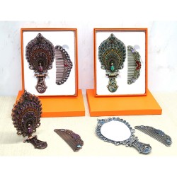 Tavuskuşu Katlanabilir Ayna Ve Tarak Seti Orta Boy Tavuskuşu Katlanabilir Ayna Ve Tarak Seti Orta Boy