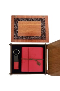 Ahşap Kutulu Kırmızı Deri Defter ve Anahtarlık Set