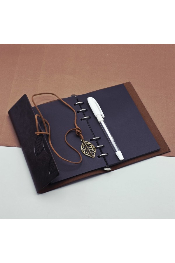 Beyaz Jel Kalem Ve Siyah Yapraklı Deri Hatıra Defteri Beyaz Jel Kalem Ve Siyah Yapraklı Deri Hatıra Defteri