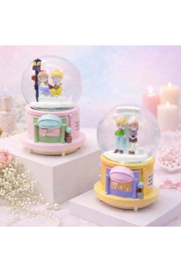 Büyük Boy Mutlu Aşıklar Tasarımlı Kar Küresi Büyük Boy Mutlu Aşıklar Tasarımlı Kar Küresi