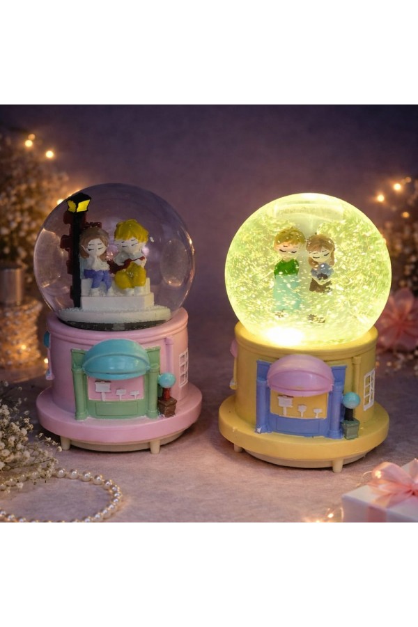 Büyük Boy Mutlu Aşıklar Tasarımlı Kar Küresi Büyük Boy Mutlu Aşıklar Tasarımlı Kar Küresi