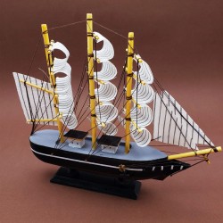 Büyük Boy Yelkenli Ahşap Gemi Büyük Boy Yelkenli Ahşap Gemi