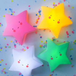 Gülen Yıldız Tasarımlı Led Işıklı Masa Lambası Gülen Yıldız Tasarımlı Led Işıklı Masa Lambası