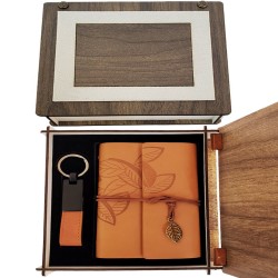 Özel Ahşap Kutulu Taba Deri Defter ve Anahtarlık Set Özel Ahşap Kutulu Taba Deri Defter ve Anahtarlık Set