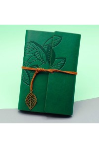 Yeşil Deri Kapaklı Yaprak Desenli Defter Yeşil Deri Kapaklı Yaprak Desenli Defter